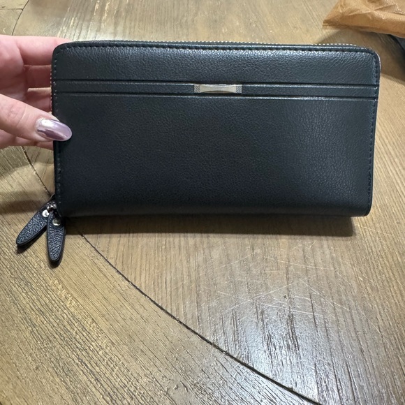 Leinasen Other - Men’s Black Zip-Around Wallet